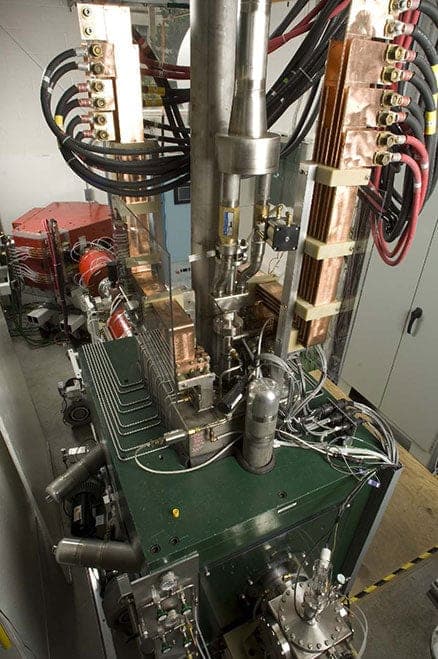 Vertical magneto-static / RF deflector