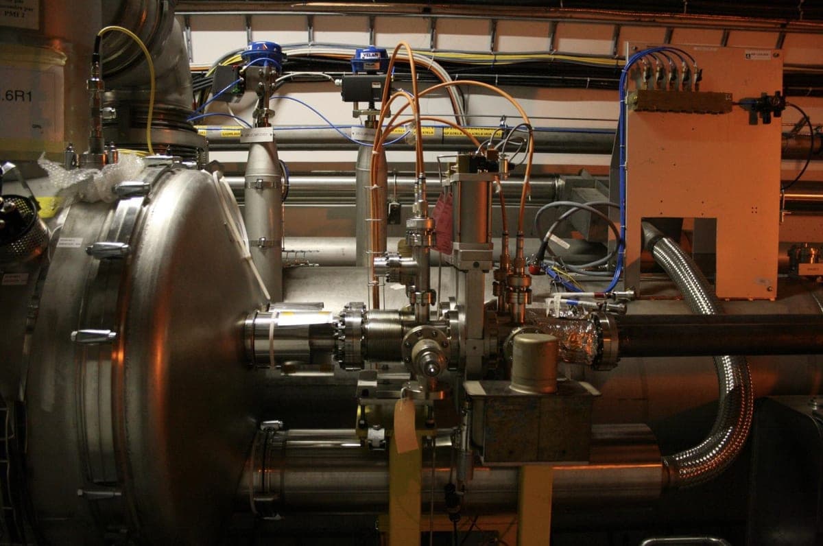 Splitter — Separation system between transport particles and eNQP. Pre-acceleration stage.
